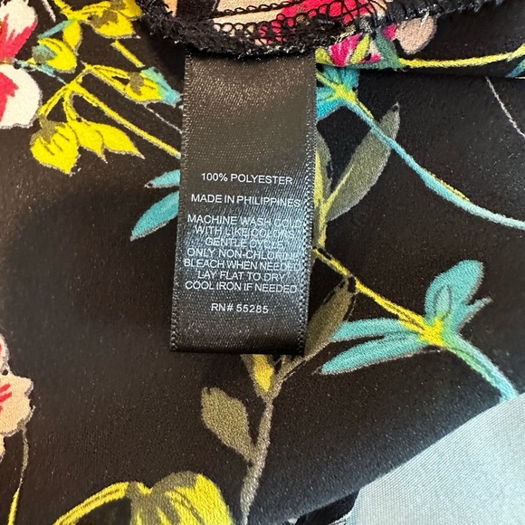 Express Womens Size: M Black/ Pink Floral Halter Top Sleeveless Keyhole Blouse. - Picture 6 of 12